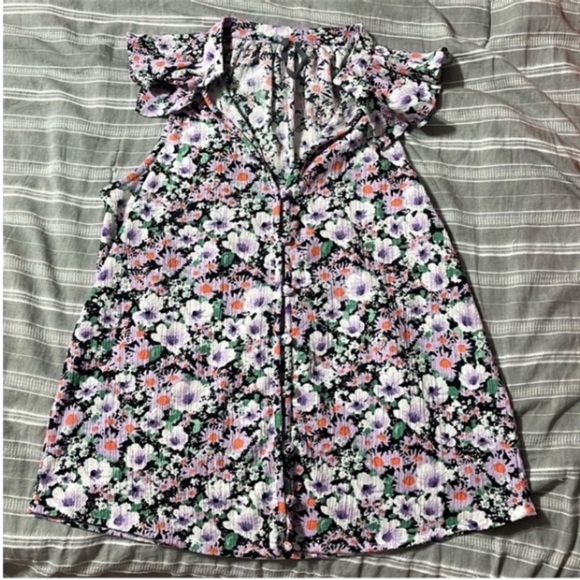 3/$14 Anthropologie Floral Button Front Stretch Top Size: S - Picture 3 of 9